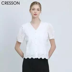 [크레송(CRESSON)] 데이지 자수 브이넥 퍼프 블라우스 (택가격: 198000원)