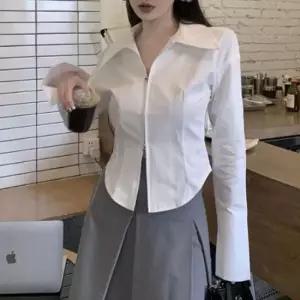 작아보이는 세미크롭 슬림핏 얼굴 투웨이 화이트