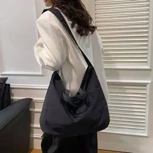 토트백 숄더백 연출 다양한 캔버스가방 와이드 크로스백 캔버스 가방
