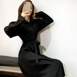 깔끔한 올블랙 칼라 허리끈 카라 여성 롱 원피스
