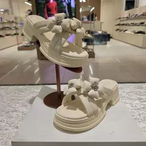 [고세] 여성 데일리통굽 플라워 슬리퍼 OZS5S042 IVORY 5CM
