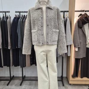 [BCBG]비씨비지 BCBG 썬 쉬르 포우 무스탕