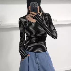 긴팔쫄티 브이 슬림핏 스트라이프티셔츠 후디 (31709742)