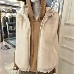 [하프클럽/BCBG]BCBG 비씨비지 겨울25 후드 인조퍼 베스트 A5W9Y982