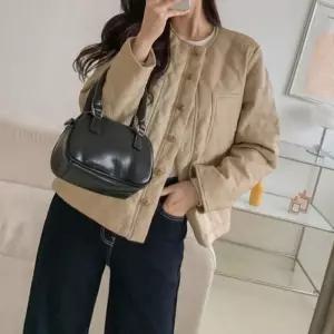 퀼팅자켓 라운드넥 기본핏 라이더 페이크레더 봄점퍼 (30433443)