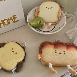 [데이러브]식빵파우치 가방걸이 키링 식빵 가방 인형 고리 빵 차키 파우치 포캣 귀여운 걸이 봉제인형 캐릭