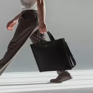 질스튜어트 액세서리 남성 26FW [SCOTT] 스캇 세로형 토트백 미디움 사이즈 (크로스겸용/별도파우치포함)