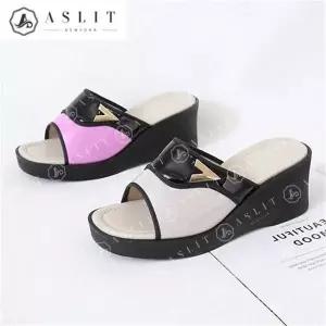[애슬릿] 여성 V 금장 에나멜 배색 통굽 웨지 슬리퍼 7cm (8403524A)