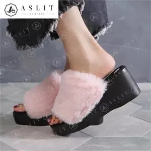 [애슬릿] 심플 퍼 스트랩 여성 통굽 웨지 슬리퍼 7cm (7620449A)