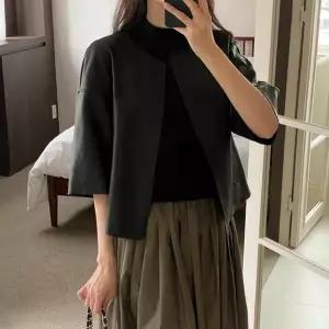 [하프클럽/다잇템]여자 U넥 모조가죽 칠부자켓 백버튼 아방 점퍼