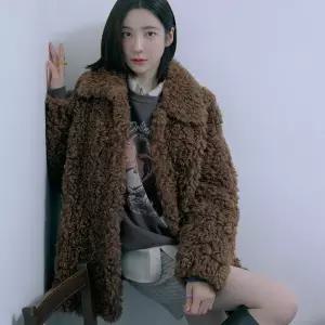 [롯데백화점]쥬크 부클 페이크 퍼 하프 코트 Z254PSF656