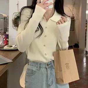 친절한탄씨 카라넥 니트 세로 골지 패턴 슬림 효과 골드 단추 여성가을니트티 간절기니트