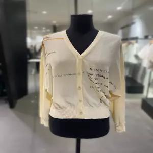 보브 BASQUIAT 바스키아 레터링 브이넥 니트 가디건 7126250181 689092