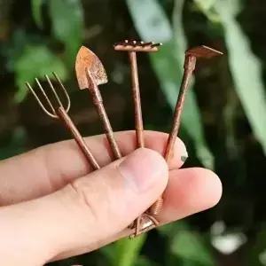 4 미니 정원 도구 세트 소박한 구리 마감 인형의 집 요정 DIY 장식을 위한 사실적인 디자인