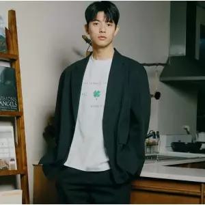 [롯데백화점]지이크 SS 최소안감 세미오버 네이비 홉겹 스판블레이저 4007 DHSIEG