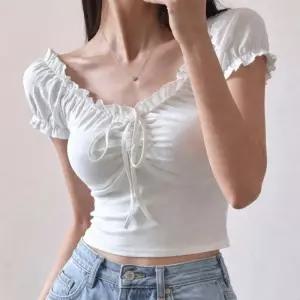 여자 데이트룩 러블리 셔링 오프숄더 크롭티 반지