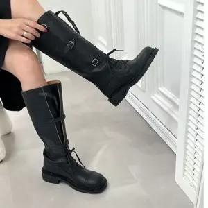 버클 스트랩 장식 스웨이드 미들롱부츠 여성용Y 미들롱부츠 스웨이드 스트랩 버클
