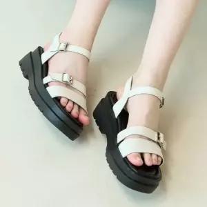스퍼 루 멀티 버클 스트랩 플랫폼 샌들 5.5cm -VS8076 (2color)