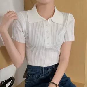 단추포인트 골지 카라 반팔니트 슬림핏 캐주얼코디