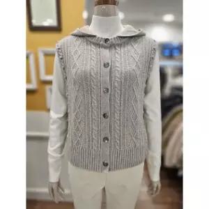 BCBG 세이브존01 라쿤 케이블 후드 니트 베스트 B5DAK5131 (45037782)