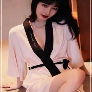편안한 실크가운 욕실가운 포인트 여자 로브로 레터링 실크 골프가운 61WE0577D
