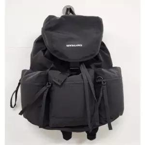 뉴발란스 쓰리포켓 미니 백팩 NBGCGF2204 BLACK