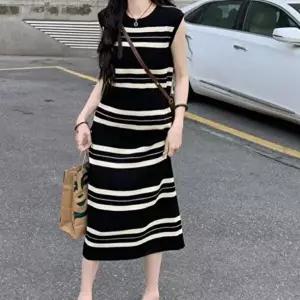 출근룩 여성 H라인 여름 민소매 스트라이프 나시 롱 원피스