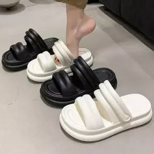 [에이치플러스몰]여자 볼륨 쿠션 샌들 슬리퍼 모던 여행 심플 신발