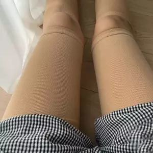 허벅지 압박밴드 압박 스타킹 살색 수면 다리 부분