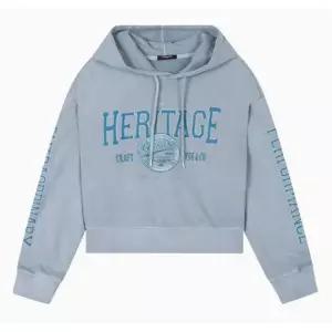 [버커루][AK수원점] [버커루] 여성 루즈핏 HERITAGE 아트웍 후드 TS (B243TS530P)