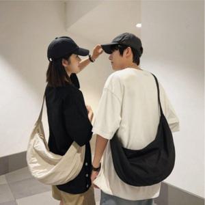 크로스백 숄더백 반달 가방 고등학생 학원 대학생 데일리 보부상 나일론 만두