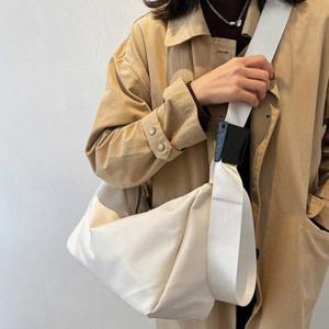 여자 여행가방크로스백 백 룩 여행 20대30대40대 직장인가방코디