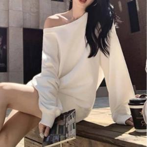 꾸안꾸 여리핏 맨투맨 오버핏 여성 티셔츠 오프숄더 루즈핏