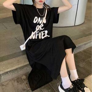여자 여름 공항 패션 해외여행 반팔 레터링 원피스 면