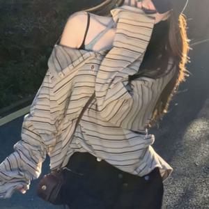 오프숄더룩 오버핏 오버핏셔츠 언발코디 스트라이프 10대데일리룩오버핏
