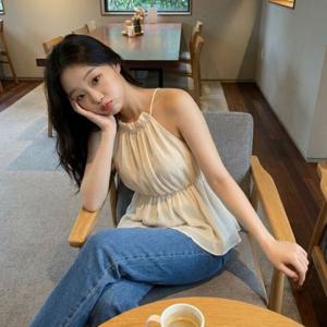 여성 홀터넥 셔링 프릴 민소매 블라우스 베이지 여름