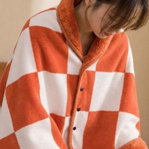 흘러내림없는 체크 고급형 극세사 담요 100x140 1P 똑딱이 버튼 망토 이불