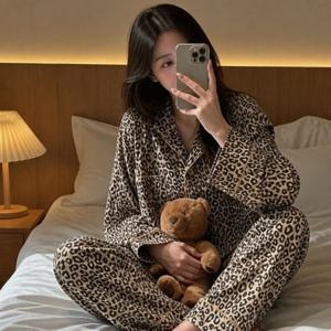 여성 홈웨어 레오파드 벨벳 수면잠옷