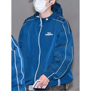 Kpop Keep Swimming 프린트 지퍼 블루 후드 윈드 브레이커 자켓 남성 여성 남성 야외 캐주얼 Keep Swimming Coat