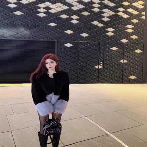 젊은 여성용 블랙 폭스 퍼 코트 짧은 스타일 컬러 블록 디자인 겨울 아우터웨어 편안하고 따뜻한 인조 가죽 재킷