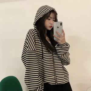 트렌디한 스트라이프 레이지 스타일 긴팔 스웨트셔츠 코트 가을 신상 루즈핏 미디 기장 오픈 가디건 탑 여성 패션 아우터웨어