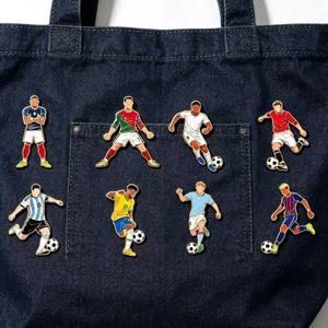 4/8pcs 축구 선수 에나멜 브로치 창의적인 디자인 스포츠 금속 배지 펑크 라펠 핀 쥬얼리 친구 선물