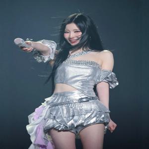 실버 헤비 인더스트리 K팝 댄스 공연 의상 아사 여성 그룹 무대 공연복 중국 브랜드 여름 PU 소재