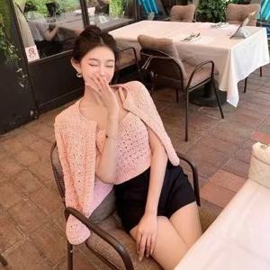 파리지앵 스윗하트 인터뷰 핑크 로맨틱 홀 아웃 가디건 스트랩 여성용 루즈핏 긴팔 라운드넥 숏 코트