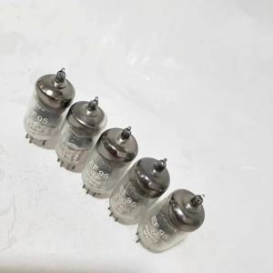 2개의 EF95 진공관(회색 쉴드) – 5654, 6J1, 6J1P, 6AK5, EL84, EF86, 12AX7, 6L6, KT88용 업그레이드 제품