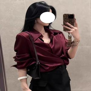 우아한 와인 레드 새틴 폴로 칼라 통근 셔츠 여성 패션 브랜드 버튼 한국 스타일 스트레이트 컷 긴팔 탑