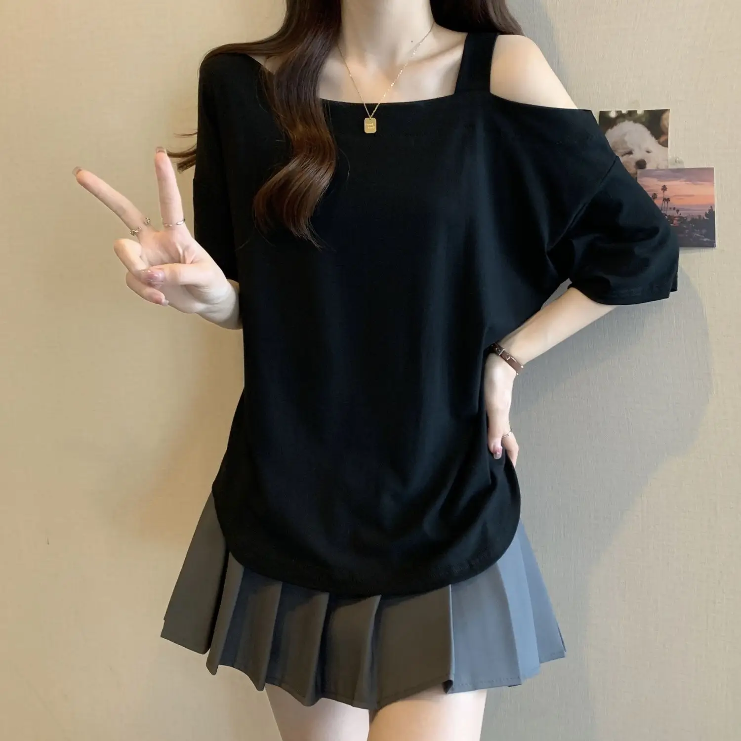 대형 사이즈 여성 의류 여름 신상 솔리드 컬러 루즈핏 얇은 나이를 감춰주는 언밸런스 오프숄더 반팔 티셔츠