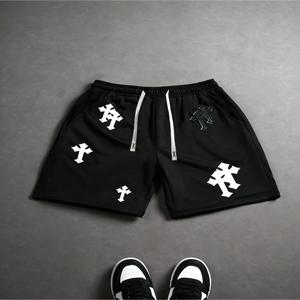 크로스 프린트와 레터 디자인, 드로스트링 허리밴드와 포켓이 있는 남성용 캐주얼 스포츠 반바지, 여름 스트리트 패션