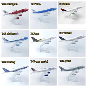 16CM 747 보잉 모델 시리즈 비행기 모델 장난감 합금 금속 장난감 및 취미 다이캐스트 비행기 바퀴 비행기가 있는 빌딩 키트