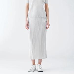 Miyake Pleated Hip Hugging 슬림 하프 스커트 여름 2025 신축성있는 허리 플리츠 스트레이트 튜브 하프 스커트 통근 용 다용도